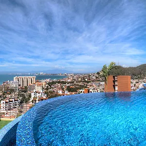 Hotel Pinnacle 220